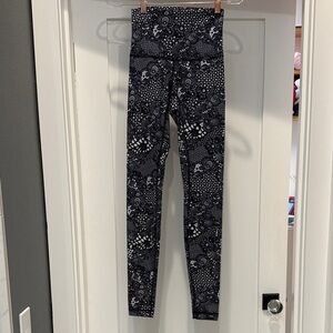 Lululemon Black Patterned Leggings. Full length